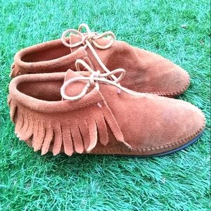 Minnetonka Classic Fringe Hard Sole Cottagecore  Boho Boots Shoes